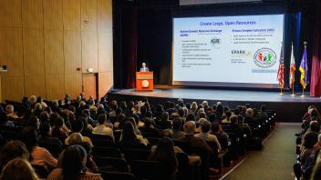 Daniel Geschwind presenting a slide of the presentation